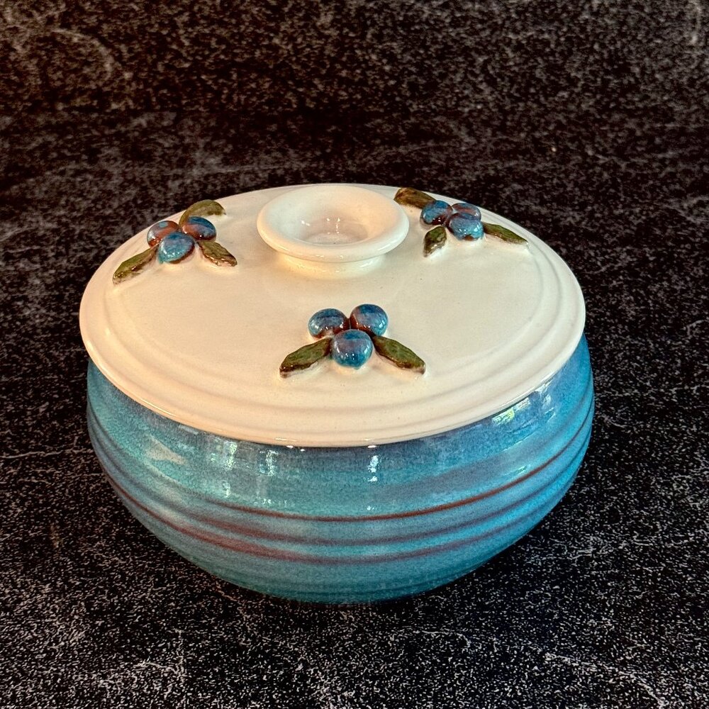 Rackliffe Blue Hill Pottery Maine lidded lidded casserole pot/bowl
